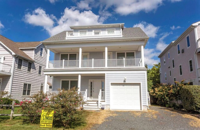 Steps to Beach! Spacious Ocean Block Home w/Multiple Decks & Fast WiFi