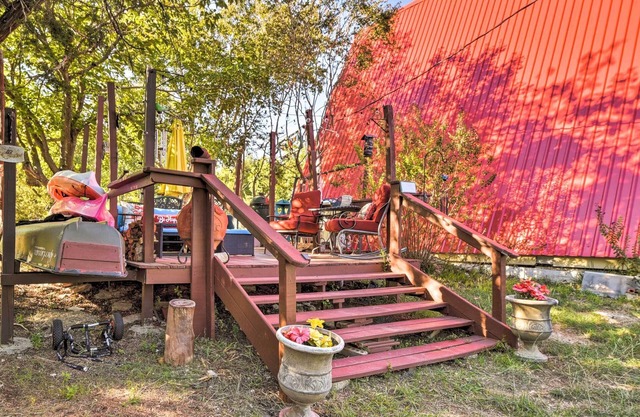 Steps to Lake! Charming Cabin: Pool Access & Decks
