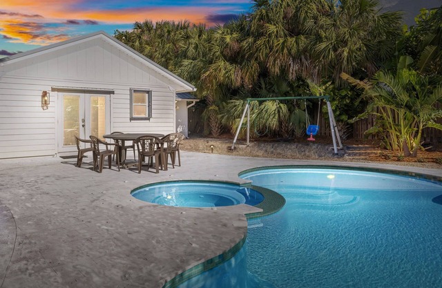 Steps To Private Beach - East of A1A -Dog Friendly