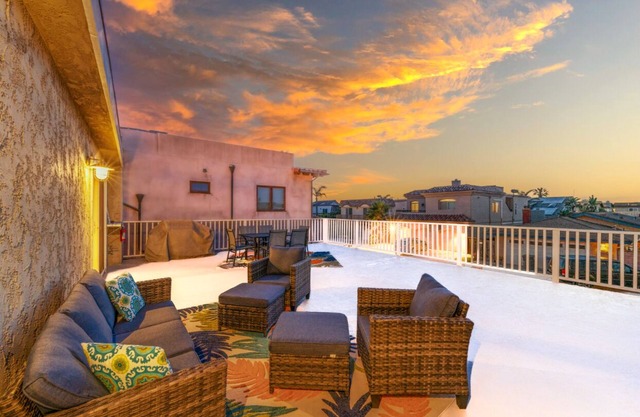 Steps To Sand Ocean Views, RoofDeck, Great Reviews