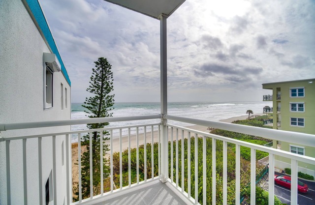 Steps to Sand: Satellite Beach Condo w/Views!