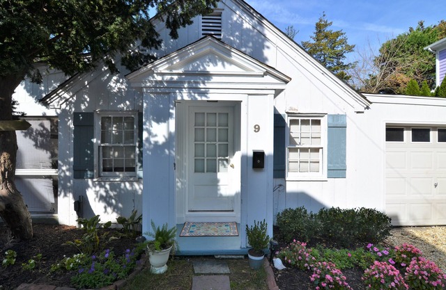 STEPS TO THE BEACH -ADORABLE 1 BR Cottage-9 Park Ave Rear, Rehoboth Beach, DE