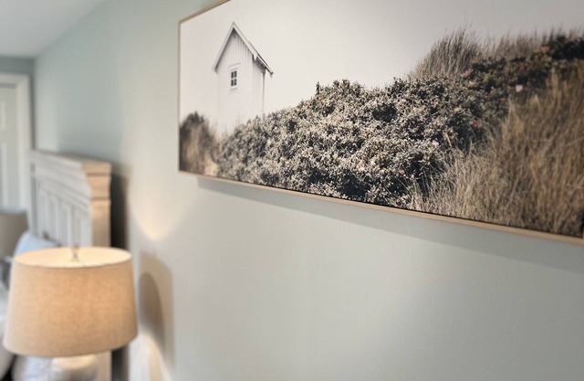 Steps to the beach, ice cream and lobster rolls!