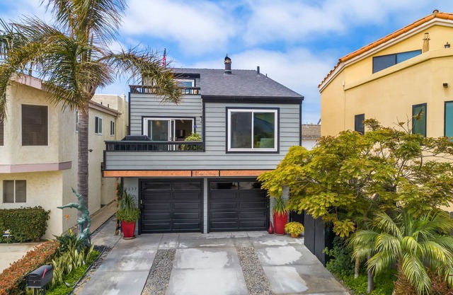Steps to the Sand & Harbor - Views, Modern & Fully Stocked w/4 Spacious Decks