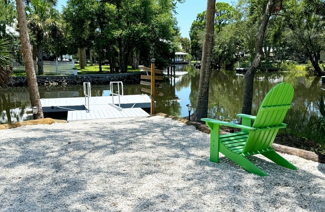 Stilt Home on Crystal River 2 Docks