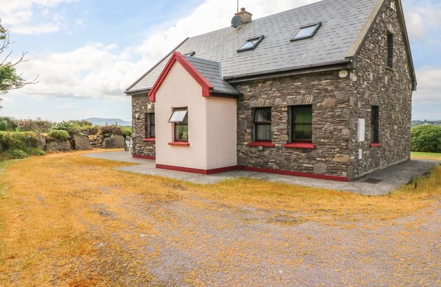 STONE COTTAGE, pet friendly in Waterville, County Kerry