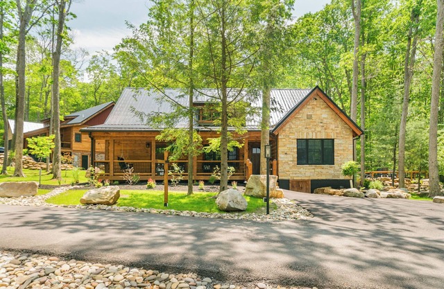 Stone Haven: New, Dock Slip, Hot Tub, Fire Pit, Sauna, 4 King Beds