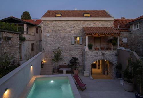 Stone house Casa Lumina