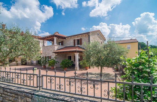 Stone House Mate near Kringa