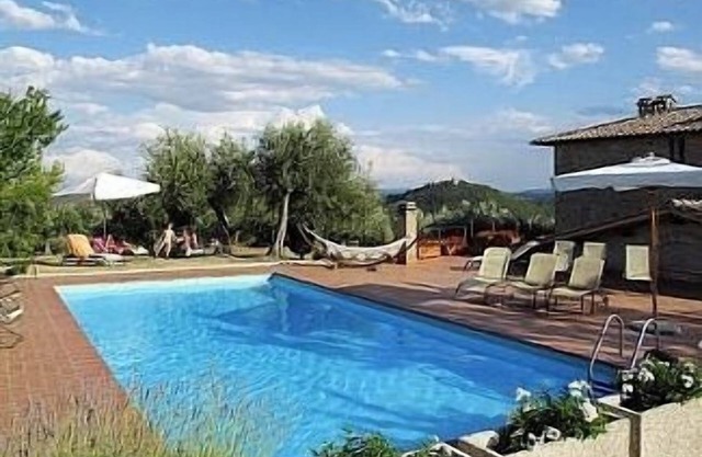 Stone House With Pool And Barbecue, Overlooking Perugia And Assisi Close To Trek