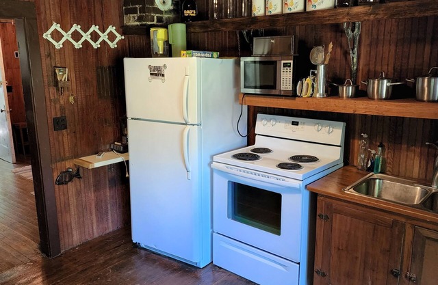 Stone Lodge: Authentic Northwoods Charm A Stone's Throw from the Lake.