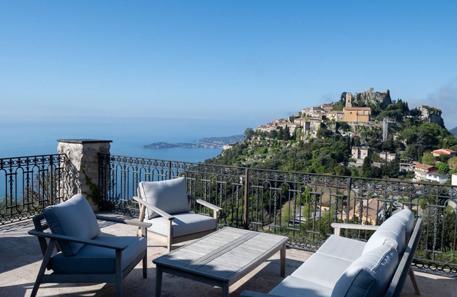 Stone villa facing Èze Village