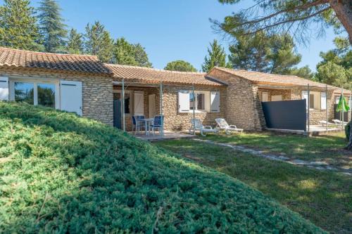 Stone villa in the heart of Provence