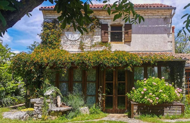 Stone Villa Natural, in Istria, with a Pool