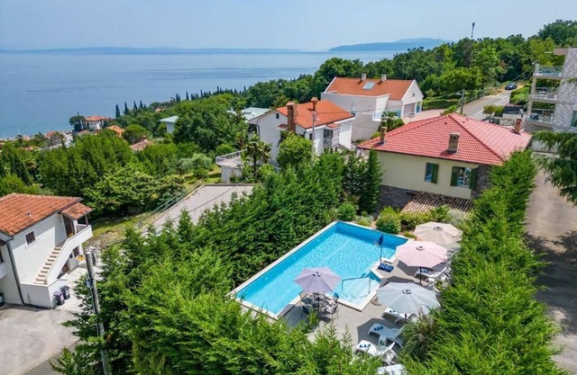 Stone villa with large pool, beach, sea view - TRAVELER Reisbeuro Krk. ID 2217