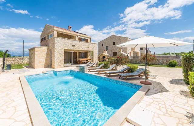 Stone villa with pool, sandy beach and barbecue - TRAVELER Reiseburo Krk - ID 2170
