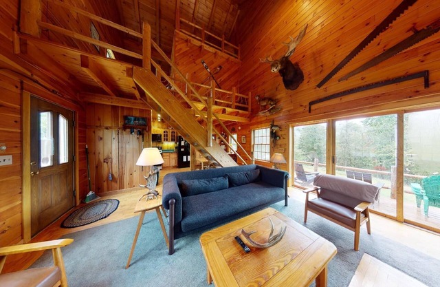 Stonefly Lodge (Waterfront on the Moose River!)