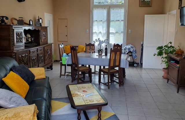 Stop at St Clair station. accepted animals