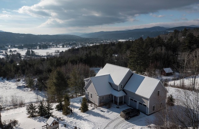 Stowe Camp - New! 5 Bedroom Home with Hot Tub and Game Room close to Mountain Rd