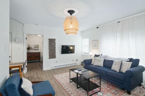 Stroll to Main St: 2BR on the Park