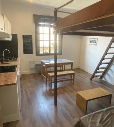 Studio climatisé au centre du village