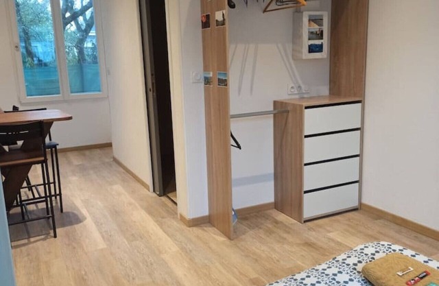 Studio 2 in quiet renovated 2023. Garage