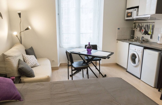 Studio 22-Studio-Apartment-Wet room-Garden view