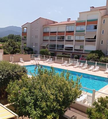 Studio 4 p wifi 200m plage piscine parking prive