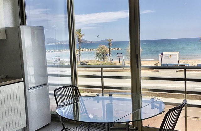 STUDIO (4 pers) 50 m from water.PARK,CLIM. Exceptional view