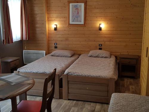 Studio 4 pers, balcon, parking couvert, centre Brides-les-Bains, proche thermes et télécabines - FR-1-512-237