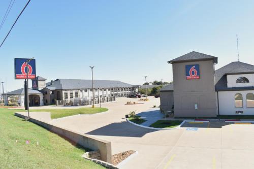 Studio 6 Suites Brenham, TX