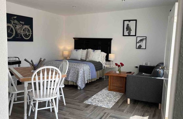 Studio 60- BEACH HOUSE