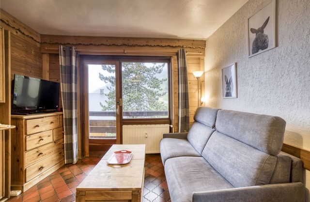Studio Apartment "Lumineux La Tournette" with Mountain View & Balcony