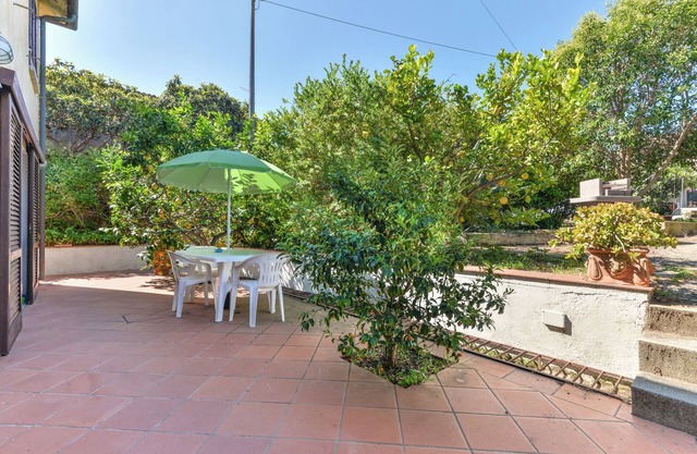 Studio Apartment 'Monolocale Nel Verde' with Private Terrace, Shared Garden and Wi-Fi