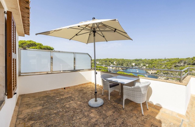 Studio Apartment 'Estudio Vistas Al Mar' with Sea View, Wi-Fi and Air Conditioning