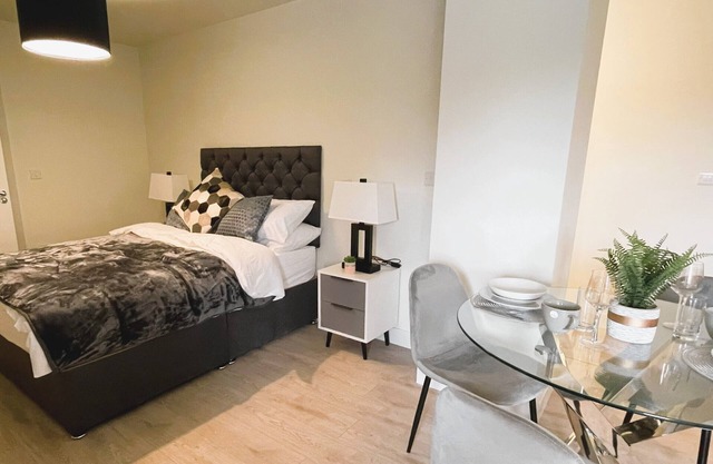 Studio Apartment with Car Park, Gym, Lounge Room