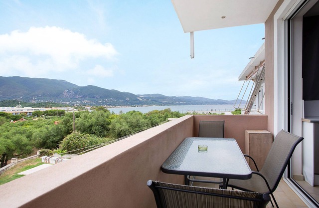 Studio Apartment 'Villa Dionysia 9' with Shared Pool, Wi-Fi and Air Conditioning