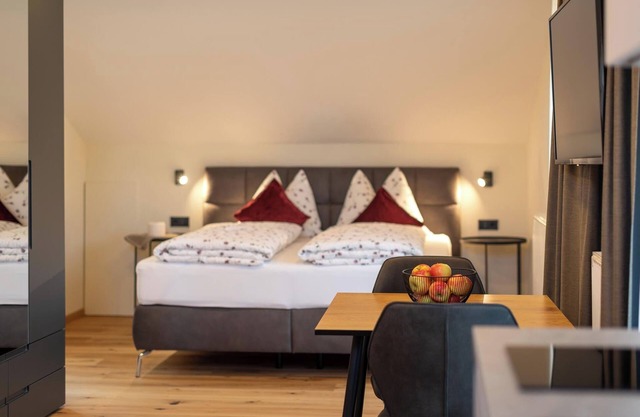 Studio Apartment 'Weinangerhof Apartment Birnbaum' with Mountain View, Wi-Fi and Air Conditioning