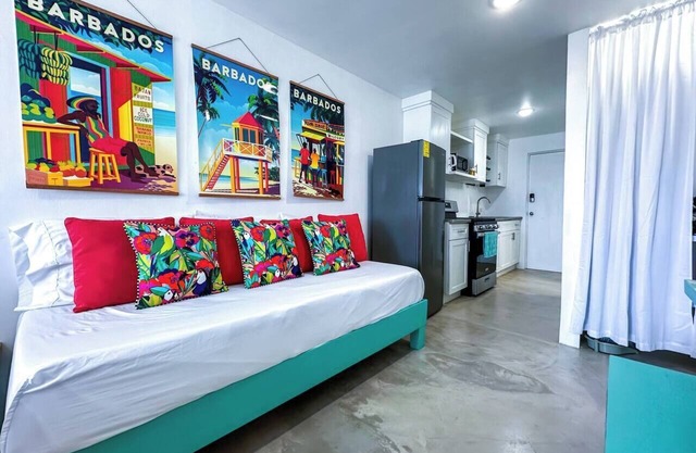Studio APT 4B, Oceanview + Pool, Near Beach @ Paradise Point Barbados