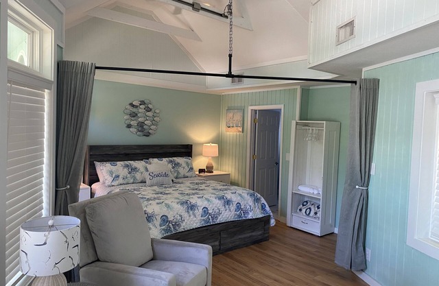 Studio Apt on Soundfront King Bed Huge Walkin Shower