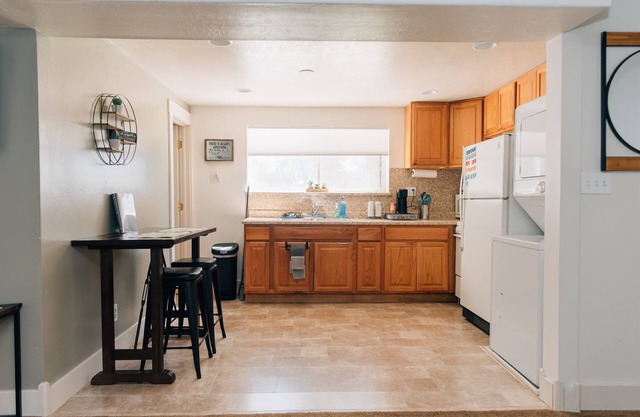 Studio Apt Perfect Location Near USU and Downtown!
