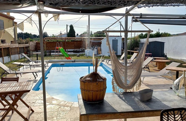 Studio Avec Piscine Privatisée 10 Personnes