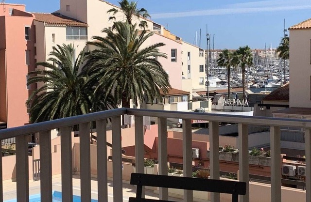 Studio + bunkbed apartment/Centre Port