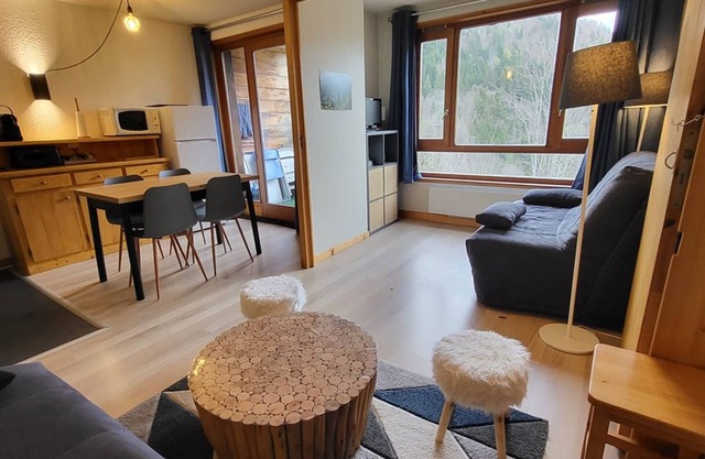 Studio cabin at the foot of the slopes with private pool and parking in Saint-Jean-d'Aulps