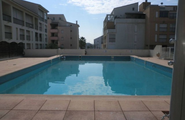 STUDIO CABIN SLEEPS 4 PARKING AIR CONDITIONING ELEVATOR BALCONY SWIMMING POOL GOOD LOCATION