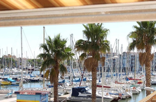 Studio Cabine à Gruissan: Terrasse, Parking, Clim, Proche Commerces et Port - FR-1-229-71