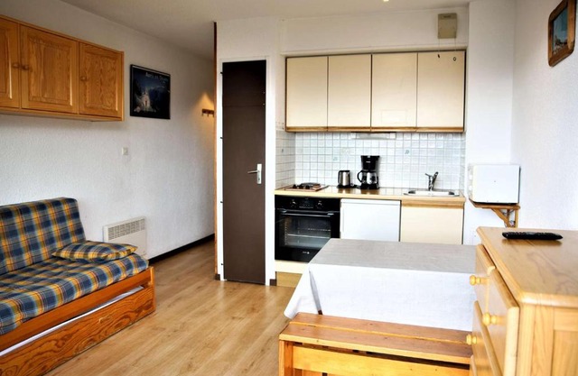 Studio cabine fermée, 4 couchages, balcon ensoleillé, au pied des pistes - Auris en Oisans - FR-1-297-306