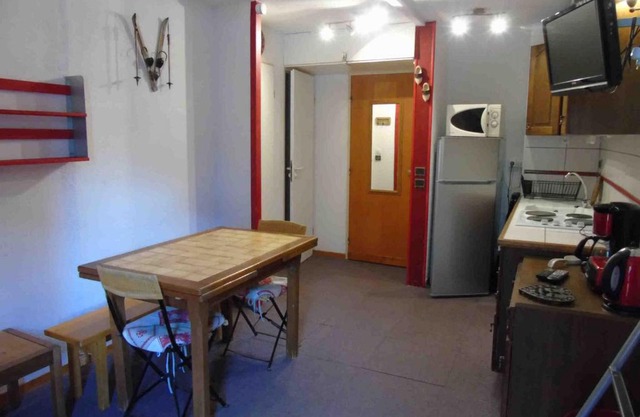 Studio cabine près télécabine, wifi, parking, 4 pers - FR-1-561-68