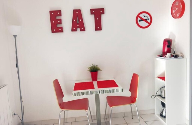 studio costieres climatisé parking gratuit lave linge loggia