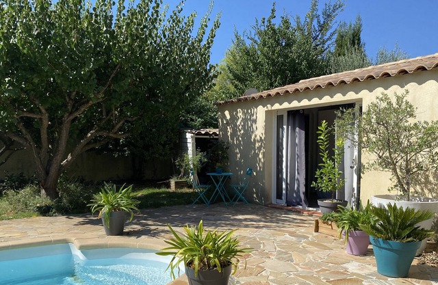 Studio Dans Jardin Privatif au Cœur du var